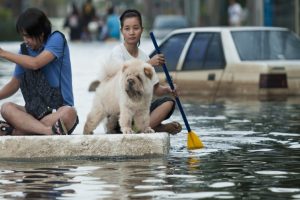 洪水袭击印尼，6000多人流离失所