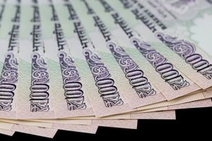 禁令发布后，流通中的纸币降至11.73万亿卢比