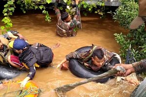 喀拉拉邦洪水:天空放晴，前方的战斗使生活重回正轨