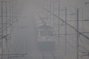 浓雾笼罩德里，至少10列火车延误