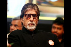 Amitabh Bachchan就“可怕的错误”道歉引来网友的讽刺和调侃