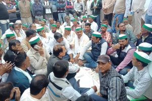 在针对农民焚烧残茬的案件立案后，印度农民联盟威胁要举行抗议活动