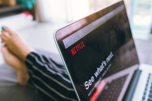 57%的印度人表示，像Netflix和Hotstar这样的OTT平台应该受到审查万博3.0下载APP