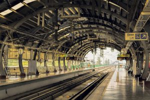 德里至古尔冈地铁黄线服务受到短暂影响;恢复