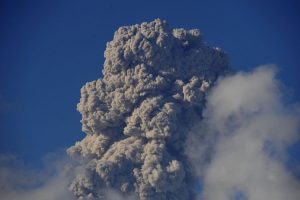 印尼最活跃的火山爆发，航班警报发布