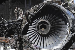 坠毁的巴基斯坦国际航空公司飞行员三次无视空中交通管制员的警告