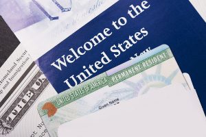 新冠疫情期间，美国给予H-1B签证持有者、绿卡申请人60天宽限期