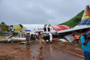 在18人死于飞机失事几天后，印度民航总局在季风期间禁止宽体飞机在科日科德机场降落