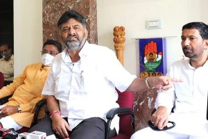 中央调查局在涉嫌腐败案中突袭了卡纳塔克邦国大党主席DK Shivakumar的住所