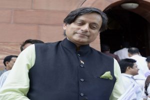 “多年的折磨”:Shashi Tharoor在妻子死亡案中被释放