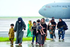 报告:超过100万阿富汗人在4个月内移民