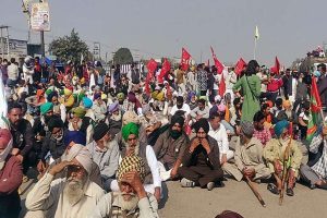 数百名农民封锁了哈里亚纳邦旁遮普邦的高速公路