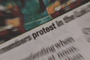 8月22日，农民在Jantar Mantar举行抗议活动，德里和提克里边境加强了安全措施