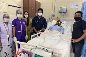 奥里萨邦医生救活了昏迷的事故受害者