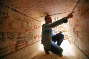 埃及发现5座4000年前的古墓