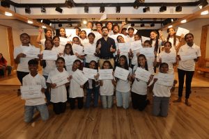 阿努帕姆·凯尔的演员准备从非政府组织挑选25名青年参加一个学习戏剧的特别讲习班