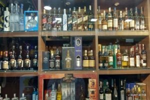 酒类商人不愿下批量订单，导致德里出现短缺