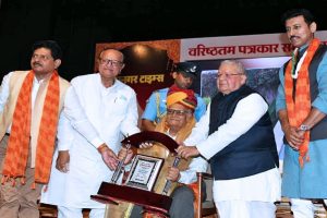 拉贾斯坦邦州长向5名资深记者颁发“终身成就奖”