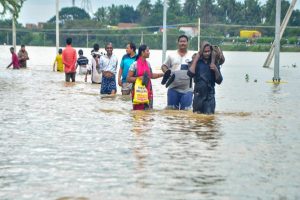超过6.2万人转移到受洪水袭击的安得拉邦的救援营地