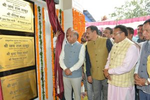 喜马偕尔邦首席部长在查卡尔为新的挤奶厂揭幕