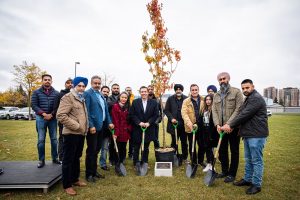 加拿大城市向穆斯瓦拉致敬，植树