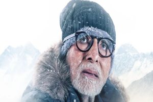 Amitabh Bachchan主演“Uunchai”的第一眼是在他的B ' day