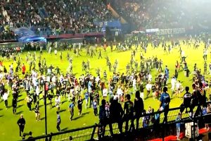 印尼足球比赛发生踩踏事件，死亡人数达到174人