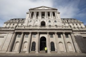 英格兰银行提高了30年来最高的银行利率，以对抗通货膨胀