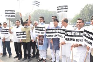 “污染来了，凯杰里瓦尔走了”:国大党在德里提出新口号