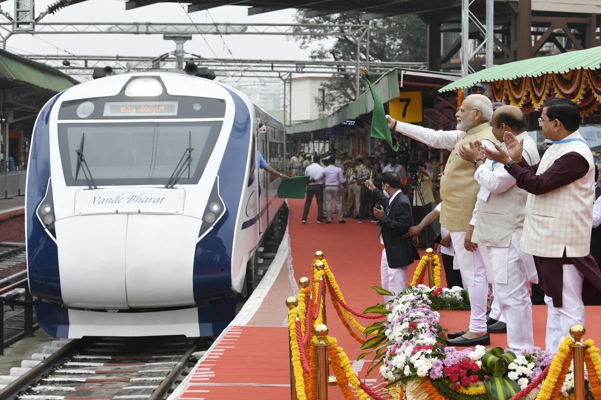 莫迪总理今天将从孟买为两列新的Vande Bharat列车揭幕