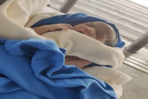 一名妇女在德里机场3号航站楼生下了一个孩子