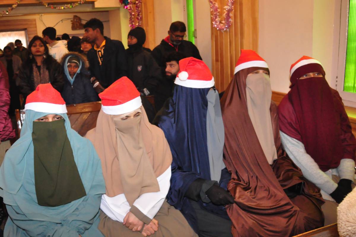 穆斯林在克什米尔参加圣诞节庆祝活动