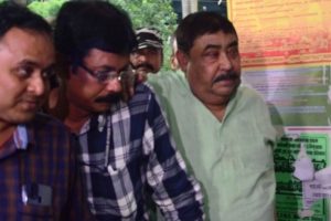 牛骗局:孟加拉警方试图拘留Anubrata Mondal