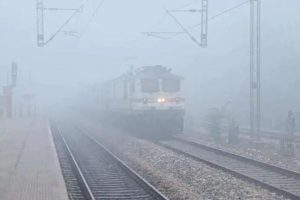 14列开往德里的火车因大雾晚点