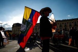 哥伦比亚政府暂停与哥伦比亚民族解放军的停火