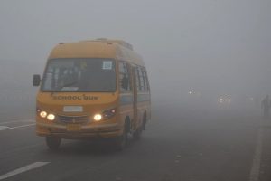浓雾笼罩德里:火车和航班因能见度低而延误