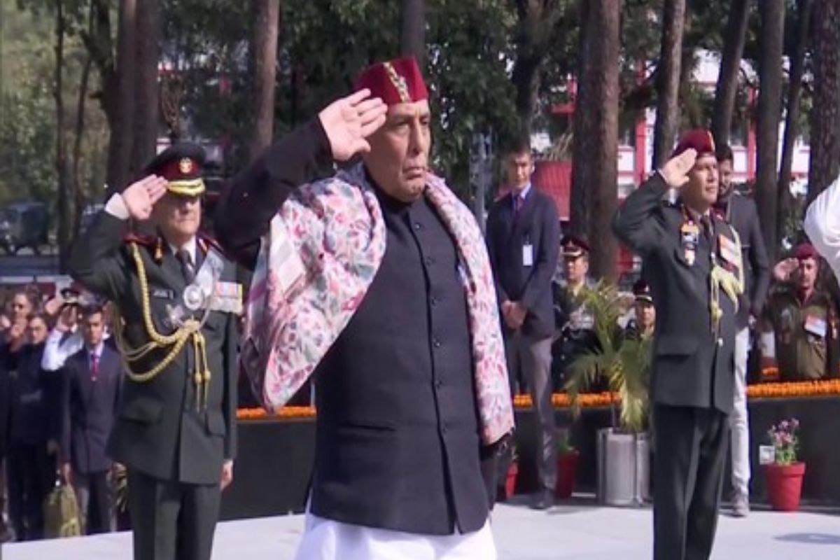Rajnath赞扬了军队对国家的贡献