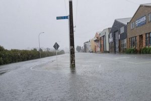 飓风加布里埃尔造成大面积洪水和山体滑坡，新西兰宣布全国进入紧急状态