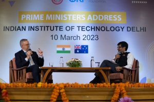 “教育打开了机会之门，”澳大利亚总理艾博年在印度理工学院德里分校说