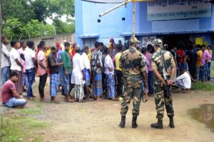 孟加拉村委会投票:在某些摊位Re-polling中央武装部队掩护下星期一