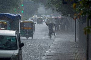 20年来最高降雨量在德里和昌迪加尔在24小时内